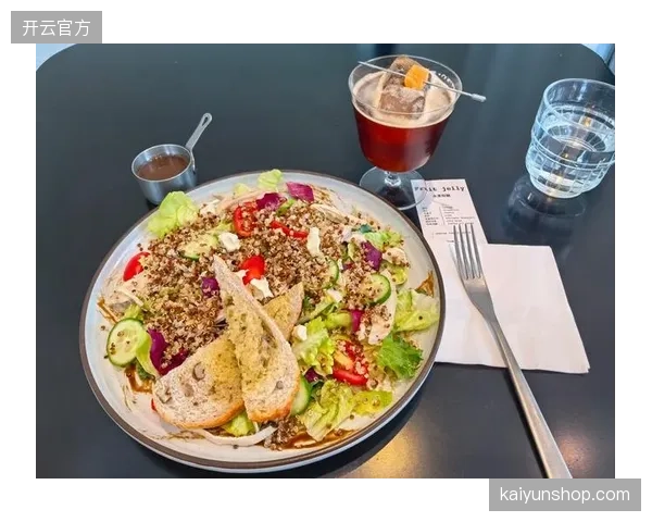 下一个风口：集结了咖啡、轻食、装备零售与训练营的“社区体育盒子”将取代部分传统健身房