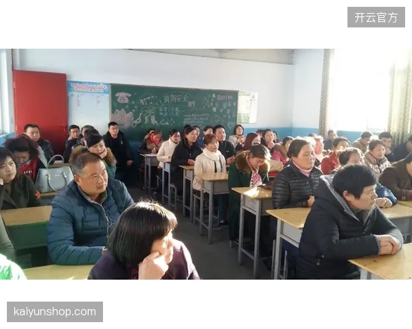 家校沟通APP“晓黑板”新辟“运动挫折日志”功能，引导家长关注过程而非结果，优化家庭体育教育氛围